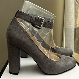 Nine West Dark Grey Suede Heels • New Without Tags